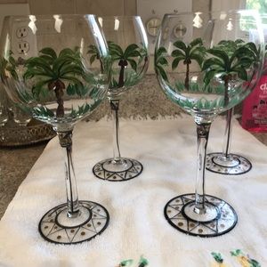 4 wine glasses